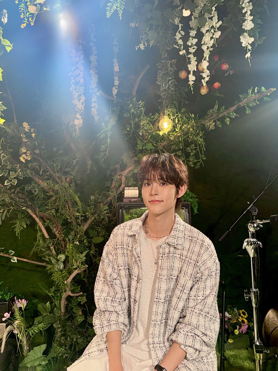 wishyour_seowon's tweet photo. 승환이와 함께 🍃"숲세권 라이브"🥀  
좋은 추억이었당~
함께 해준 연주자 및 스텝분들 감사합니다~^^

#숲세권라이브 #승환 #onlee  무대 #게스트 #서원 #SEOWON #ソウォン https://t.co/GUBKntPqme