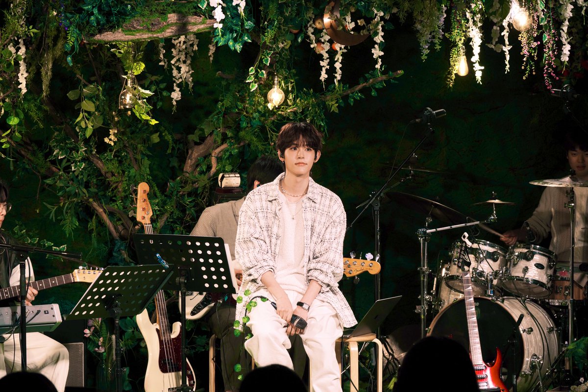wishyour_seowon's tweet photo. 승환이와 함께 🍃"숲세권 라이브"🥀  
좋은 추억이었당~
함께 해준 연주자 및 스텝분들 감사합니다~^^

#숲세권라이브 #승환 #onlee  무대 #게스트 #서원 #SEOWON #ソウォン https://t.co/GUBKntPqme