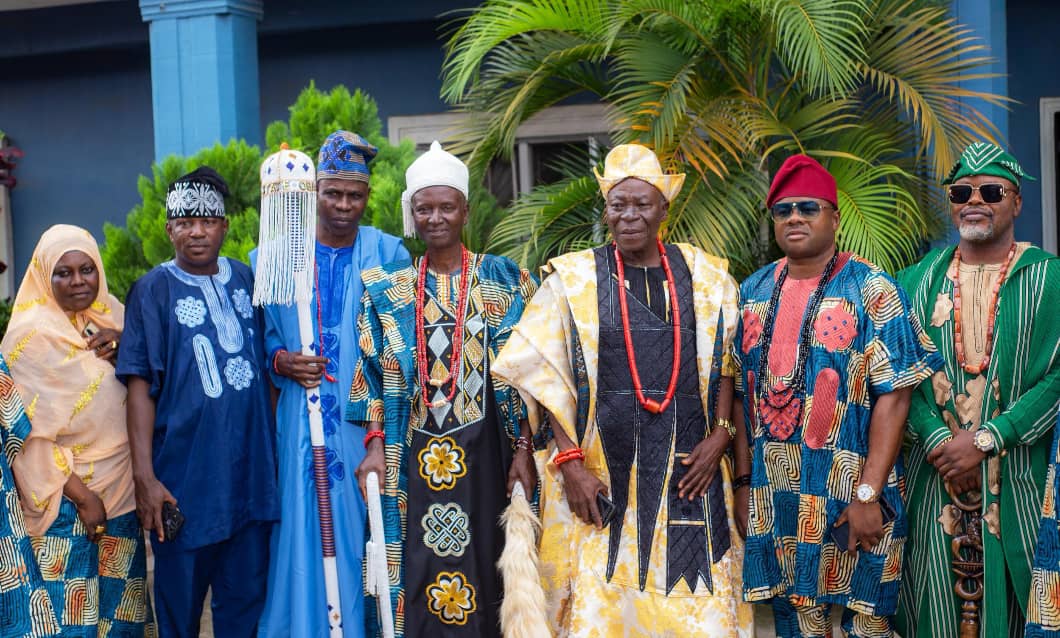 The Yoruba Community in Aba held a colorful "Yoruba Day" on Saturday, 9th November at Chrismarry hotel, uratta junction, Aba, Ábíá State.

Oba Oladeji Musibau Ajadi, Oba Yoruba Community In Imo state (ceremonial) and Oba Abdul Azeez Adebayo Olateju (Olorunmoba 1) Oba Yoruba