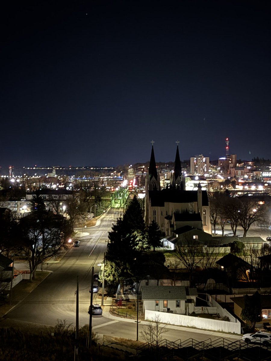 Monday evening walk. #sharethetrailmh #autumninalberta #southsaskatchewanriver #medhat #stpatrickschurch
