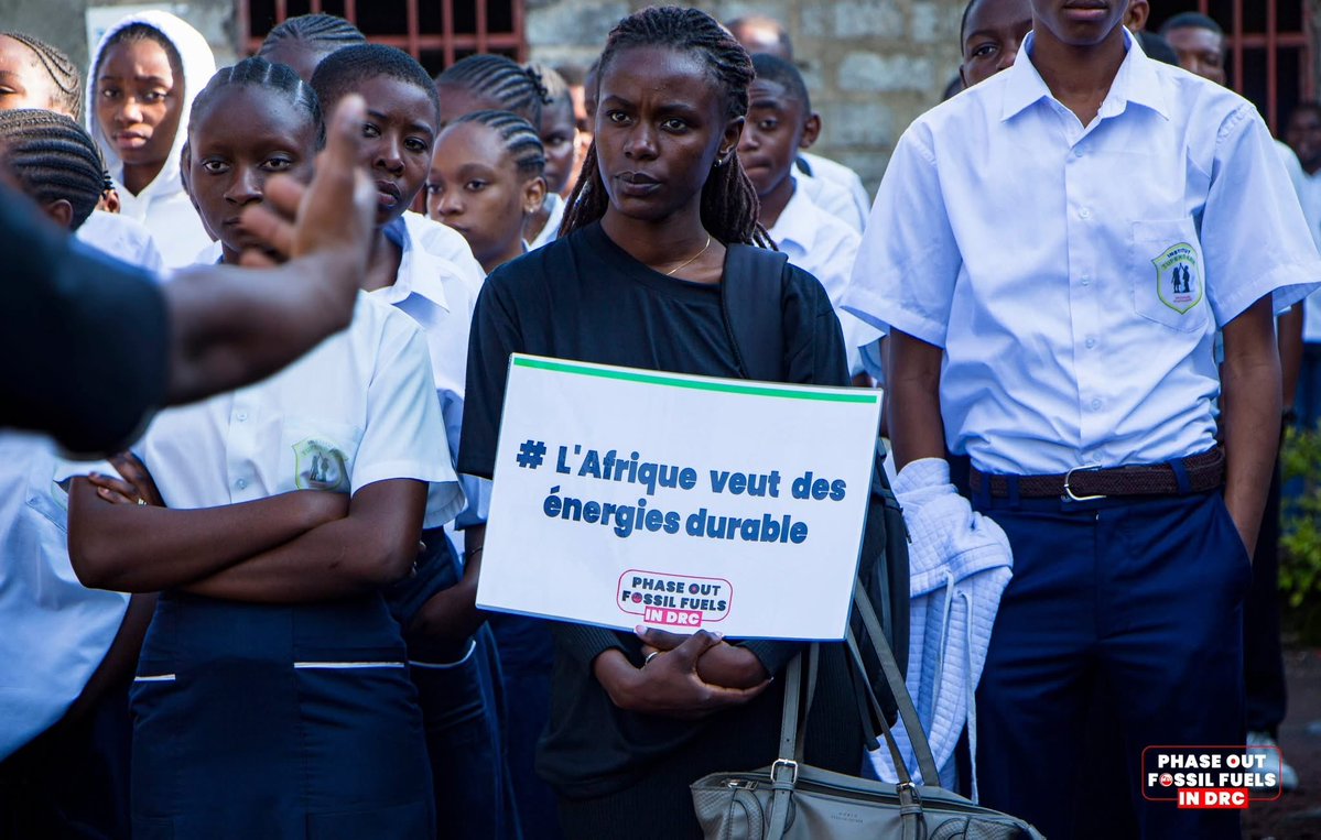 AfrikaMazingira's tweet image. Cette semaine,nous avons échangé avec élèves de l’Institut Tupendane sur les risques liés au projet EACOP et à l’exploitation pétrolière en RDC.

Nous continuons à dire #StopEACOP et non aux blocs pétroliers et gaziers.

#JustTransitionNow #Endfossilfuel #StopEcocide #ActinTime