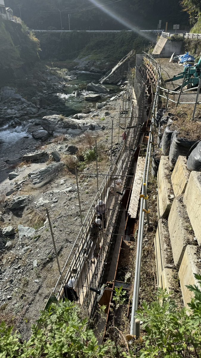 道路拡大工事をしてますよ〜！
下からの景色はなかなか見れないでしょ〜🤗
デカい。