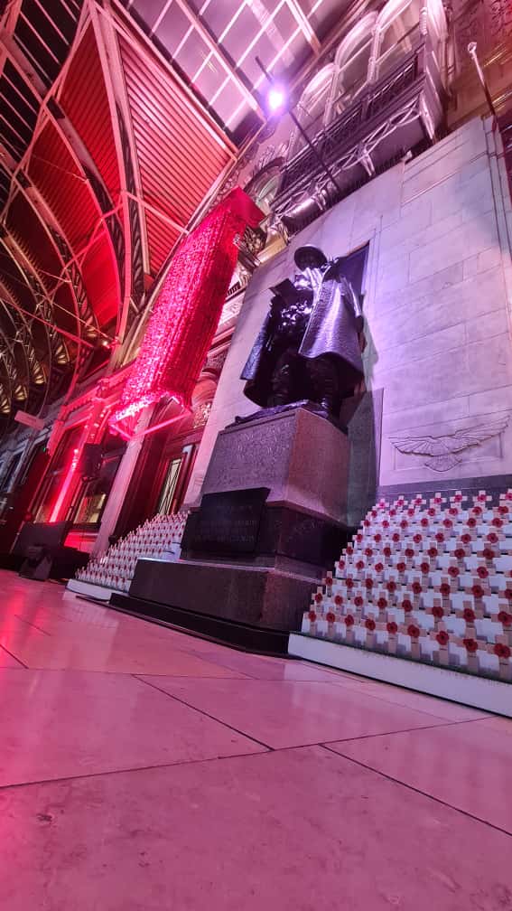 GWRHelp's tweet image. Today we remember those who made the ultimate sacrifice for our freedom, by carrying poppy wreaths from across the GWR network by train to London Paddington, where they will be laid at the war memorial as part of Armistice Day commemorations. 

We are honoured to be able to take…