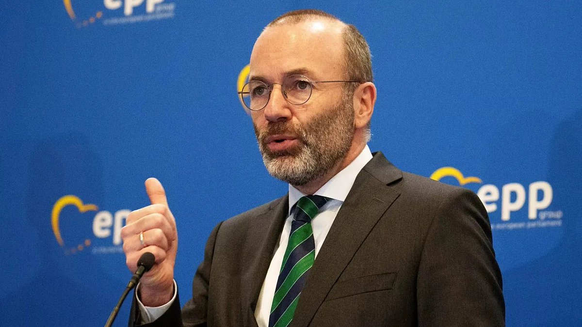 „Media społecznościowe są z natury antydemokratyczne” - oświadczył wczoraj w przemówieniu nt. swej wizji przyszłości Europy przewodniczący EPL Manfred Weber.

Znany z autorytarnych poglądów 🇩🇪 polityk opowiada się za szybkim wprowadzeniem zdecydowanych ograniczeń wolności słowa.