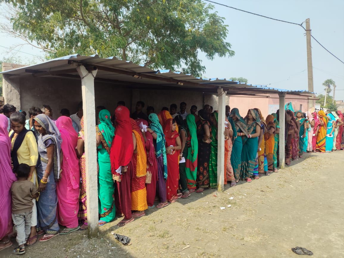 गोविंदगंज विधानसभा क्षेत्र के नीरपुर गांव स्थित मतदान केंद्र पर मतदाताओं की उमड़ी भीड़
<a href="/ECISVEEP/">Election Commission of India</a> <a href="/CEOBihar/">Chief Electoral Officer, Bihar</a>