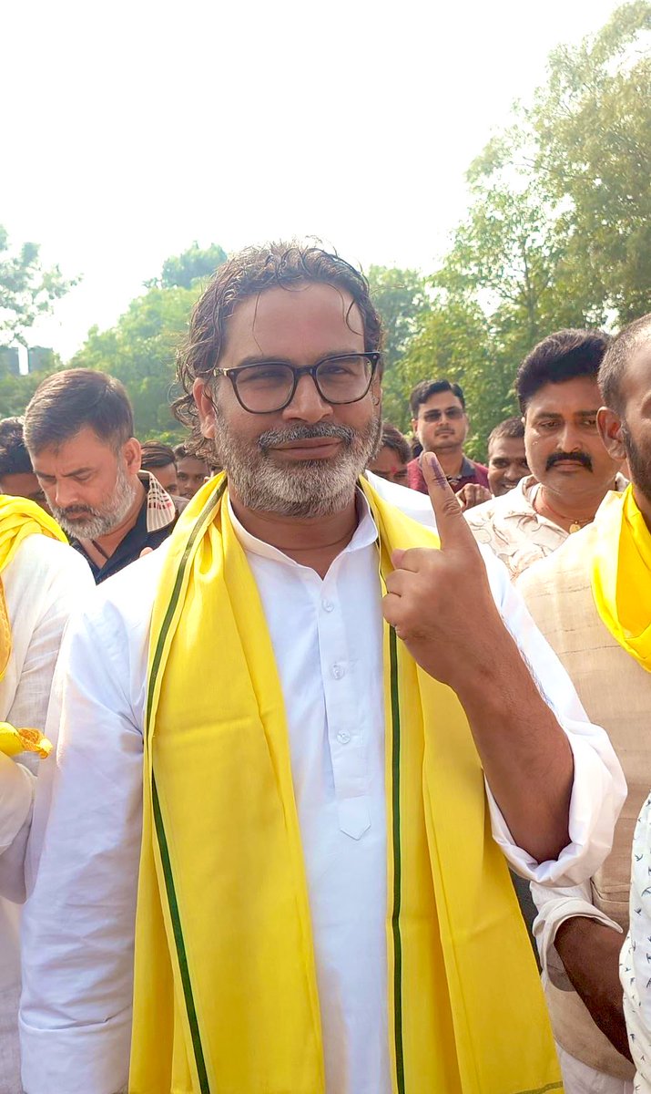 Vastava19's tweet photo. काश इनके वोट की क़ीमत लाखो में होती ✌️✌️

#jansuraj #BiharElection2025 #secondphaseelection #DharmendraDeol #Redfort https://t.co/eRdXQfT4X5
