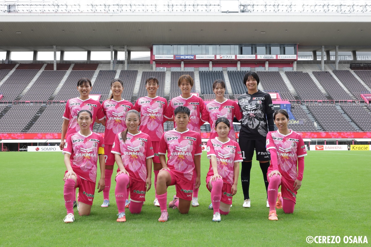 今日11月11日は「サッカーの日」⚽️ 「11人対11人」でおこなう