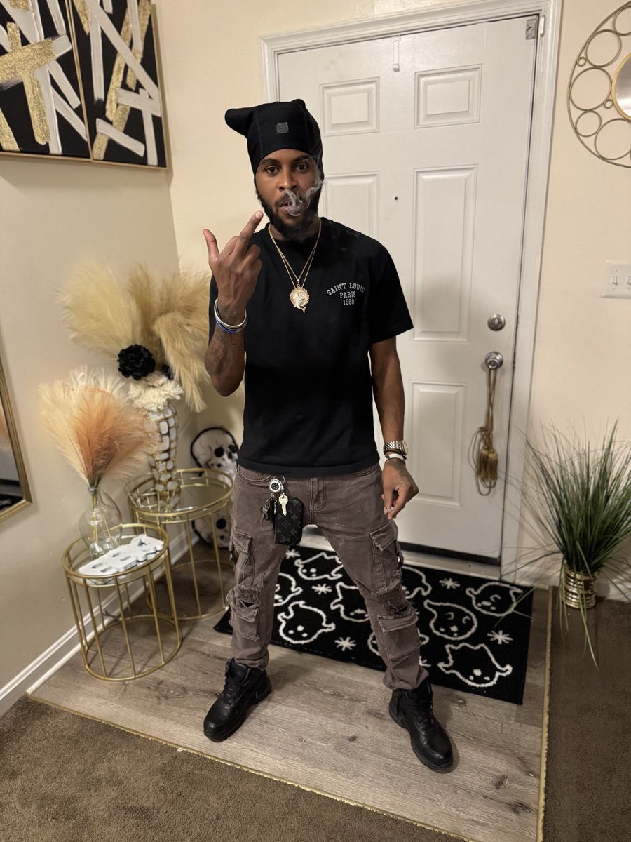 TmcJefe's tweet photo. Real nigga idol man they wanna be just like me 💪🏾🖤✨💯 https://t.co/fEgamfo7nd