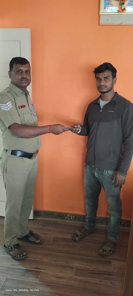 ಕಳೆದು ಹೋದ ಮೊಬೈಲ್ ಫೋನ್ ಅನ್ನು ceir ಪೋರ್ಟ್ ಮೂಲಕ ಪತ್ತೆ ಮಾಡಿ ಮಾಲೀಕರಿಗೆ ನೀಡಿರುತ್ತೆ.@spramanagara@AddlSPRamanagar