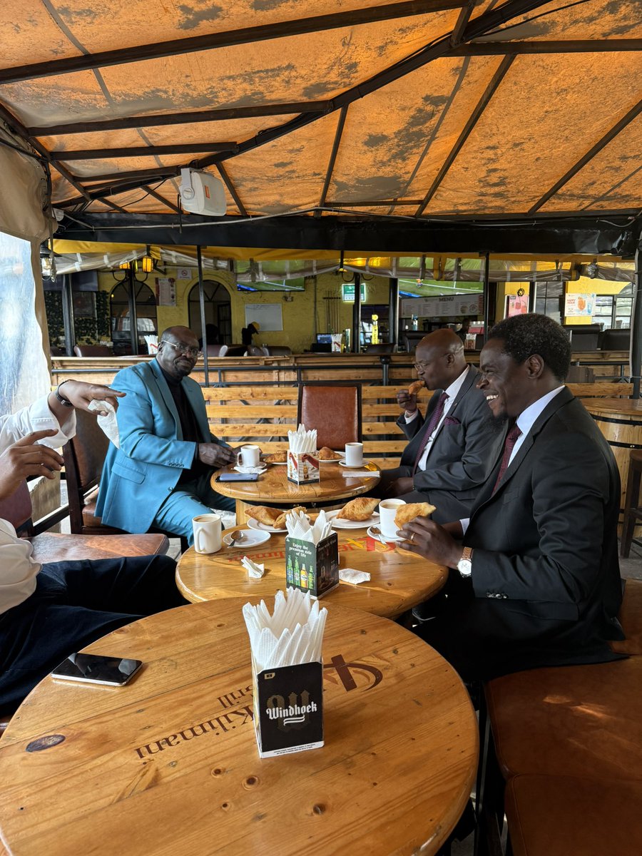 NelsonHavi's tweet photo. Some people like Omunyambi (King’s Exhauster) Samson Cherargei  went to school but did not allow school to go through them. They are empty headed. They have nothing coming out of their heads. Kunyi kwa soma sana. Khwefundanga amandasi. Somo ber! Iwinjo Nyamin? https://t.co/wVv4ZIY9K6