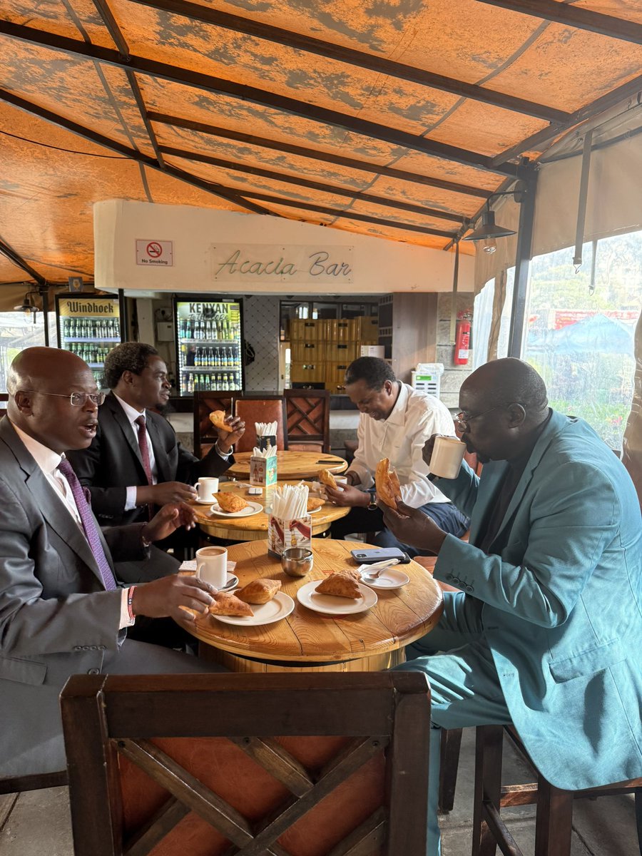 NelsonHavi's tweet photo. Some people like Omunyambi (King’s Exhauster) Samson Cherargei  went to school but did not allow school to go through them. They are empty headed. They have nothing coming out of their heads. Kunyi kwa soma sana. Khwefundanga amandasi. Somo ber! Iwinjo Nyamin? https://t.co/wVv4ZIY9K6