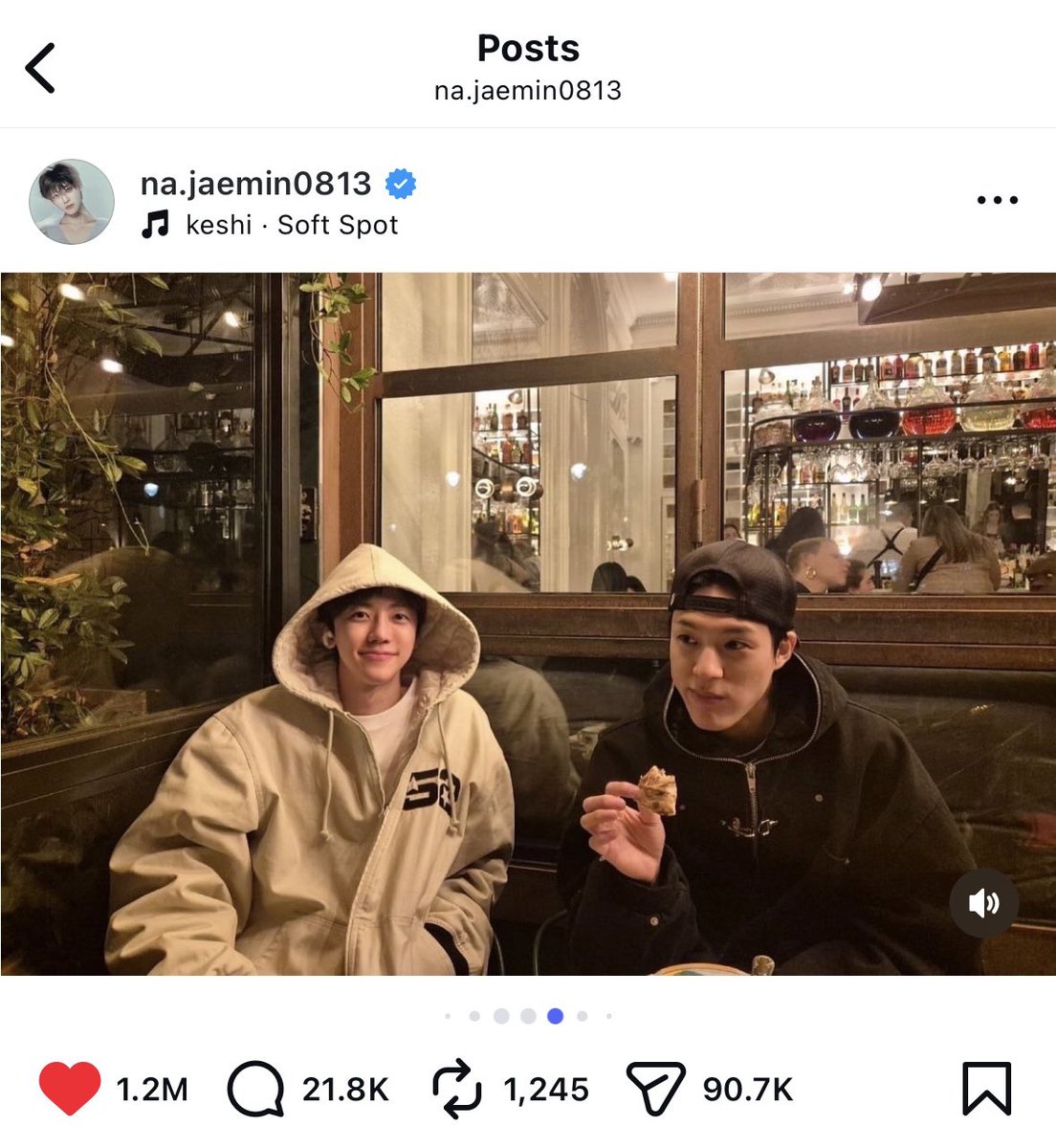 ljnsbff's tweet photo. lives were changed. happy anniversary jj soft spot! https://t.co/6Yo1oAgAL4