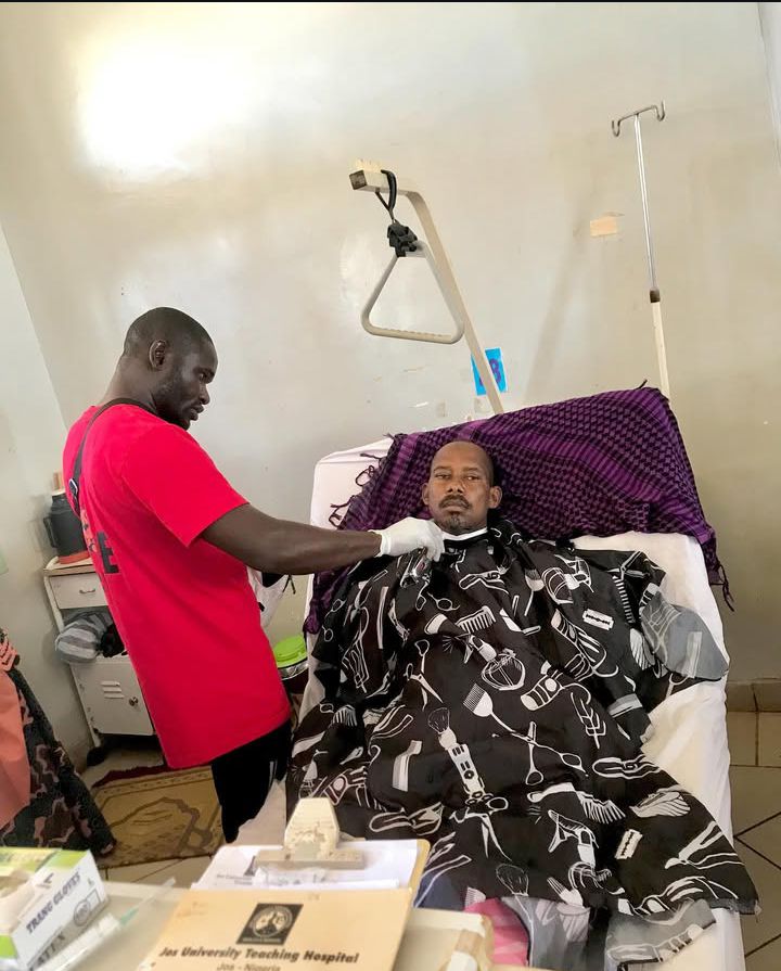 Dopecutz1's tweet photo. Free haircut at Jos University Teaching Hospital (JUTH).
Using our skills to reach out to the sick ones!!!
#dopecutz #KOB #juth #outreach #freehaircut https://t.co/jXdb2StoZt