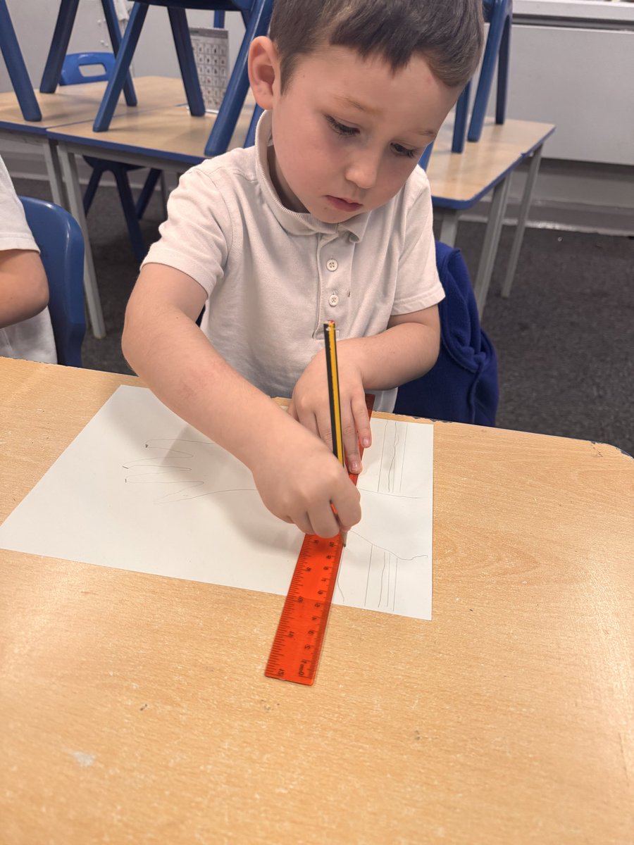 MissSmith2MS's tweet photo. KS1 Art club was a success last night, we made 3D hand art 🤚 https://t.co/WURcwxqten