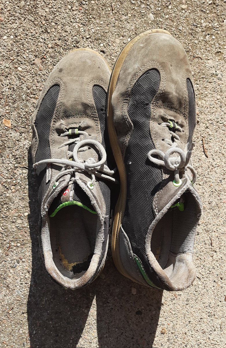 vendo scarpe antinfortunistiche molto usate😏😏 
contattatemi in privato
#footfetısh #feetfetısh #shosefetish