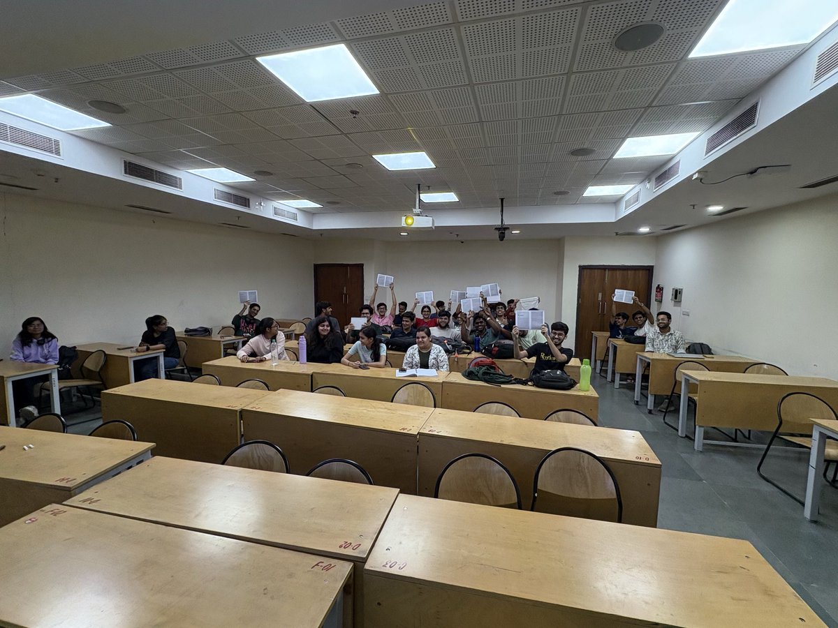 MetallicAyan's tweet photo. Delivered a two and half hours marathon lecture on mechanical metallurgy covering fatigue and part of creep (classical favourites of a metallurgist). The students were so kind to sit through and listen patiently! And still were all smiles holding up their spirits and notes! ❤️👏 https://t.co/mk0SO7DZCC