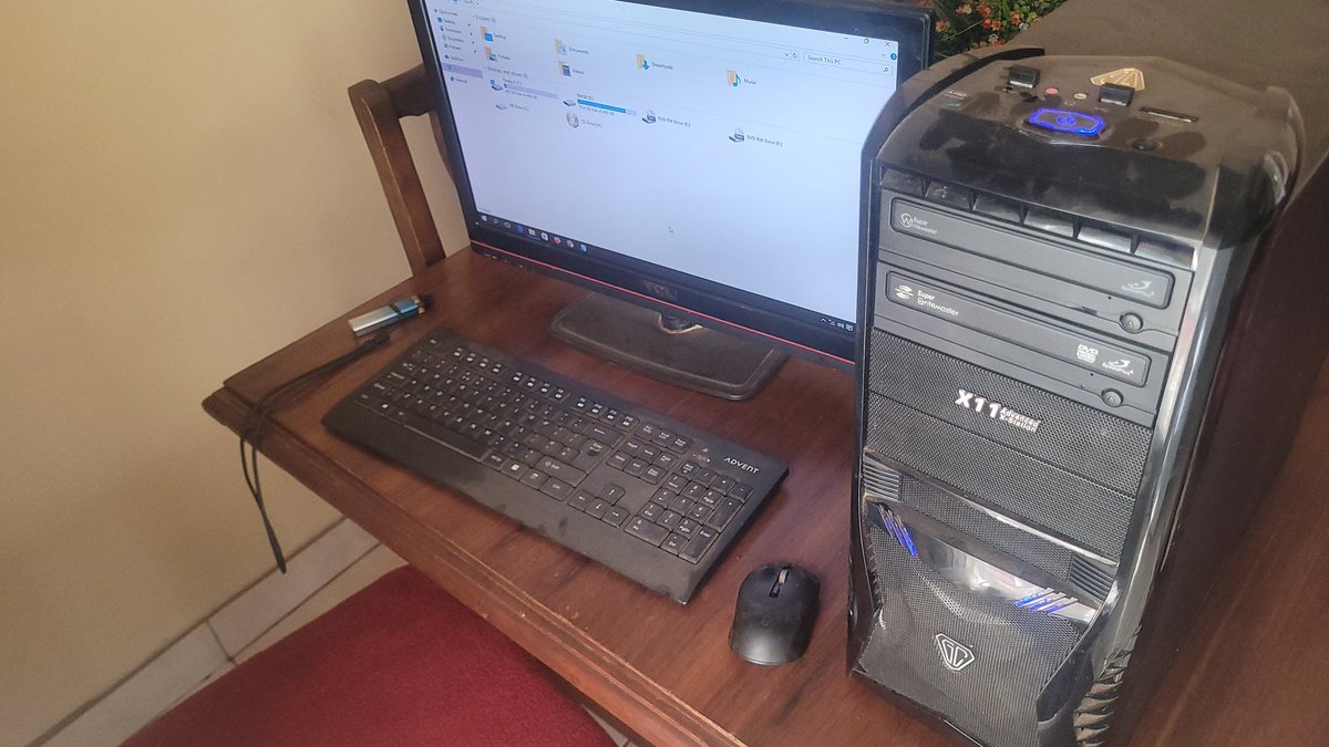PC for sale:

Windows 10 Home Edition
8GB Ram
AMD Athlon II X2 260 Processor 3,2GHz
64bit System
1TB Hard drive (2x500GB Drives)
Wireless Keyboard and Mouse
23inch Led TV
Power supply makes slight noise...
Price: US$80