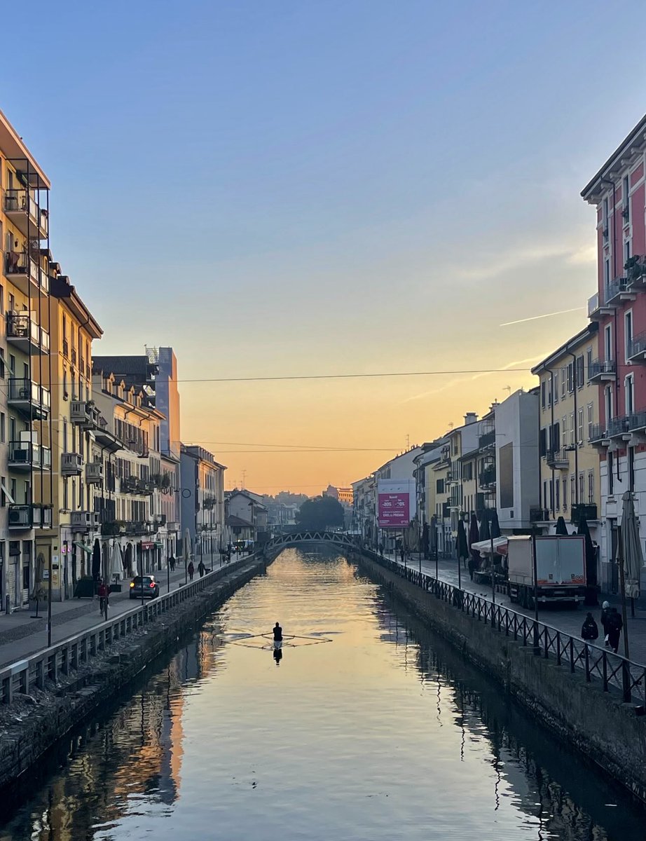 enzomazza's tweet image. #earlyrunning #Navigli