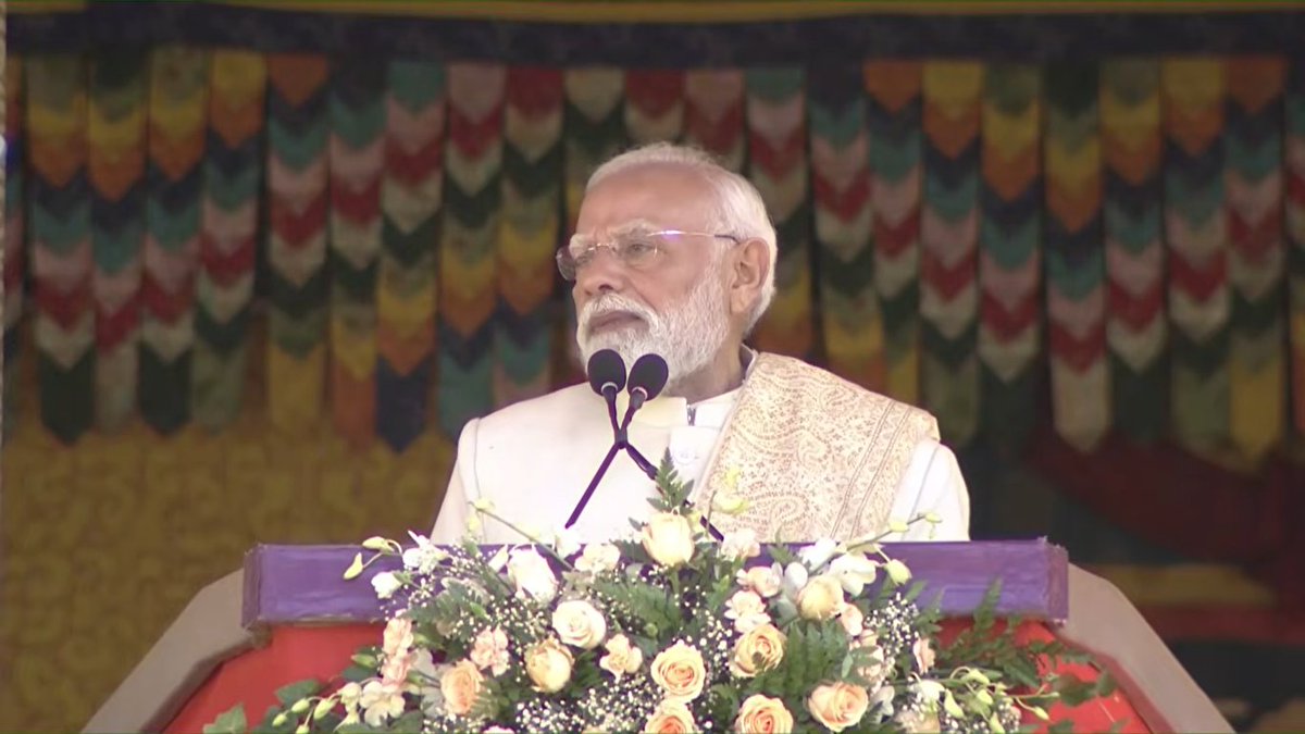 मैं कल रातभर इस घटना की जांच में जुटी सभी एजेंसियों के साथ, सभी महत्वपूर्ण लोगों के साथ संपर्क में था।

विचार-विमर्श चल रहा था, जानकारियों के तार जोड़े जा रहे थे।

हमारी एजेंसियां इस षड्यंत्र की तह तक जाएंगी।

इसके पीछे के षड्यंत्रकारियों को बख्शा नहीं जाएगा।

-पीएम <a href="/narendramodi/">Narendra Modi</a>