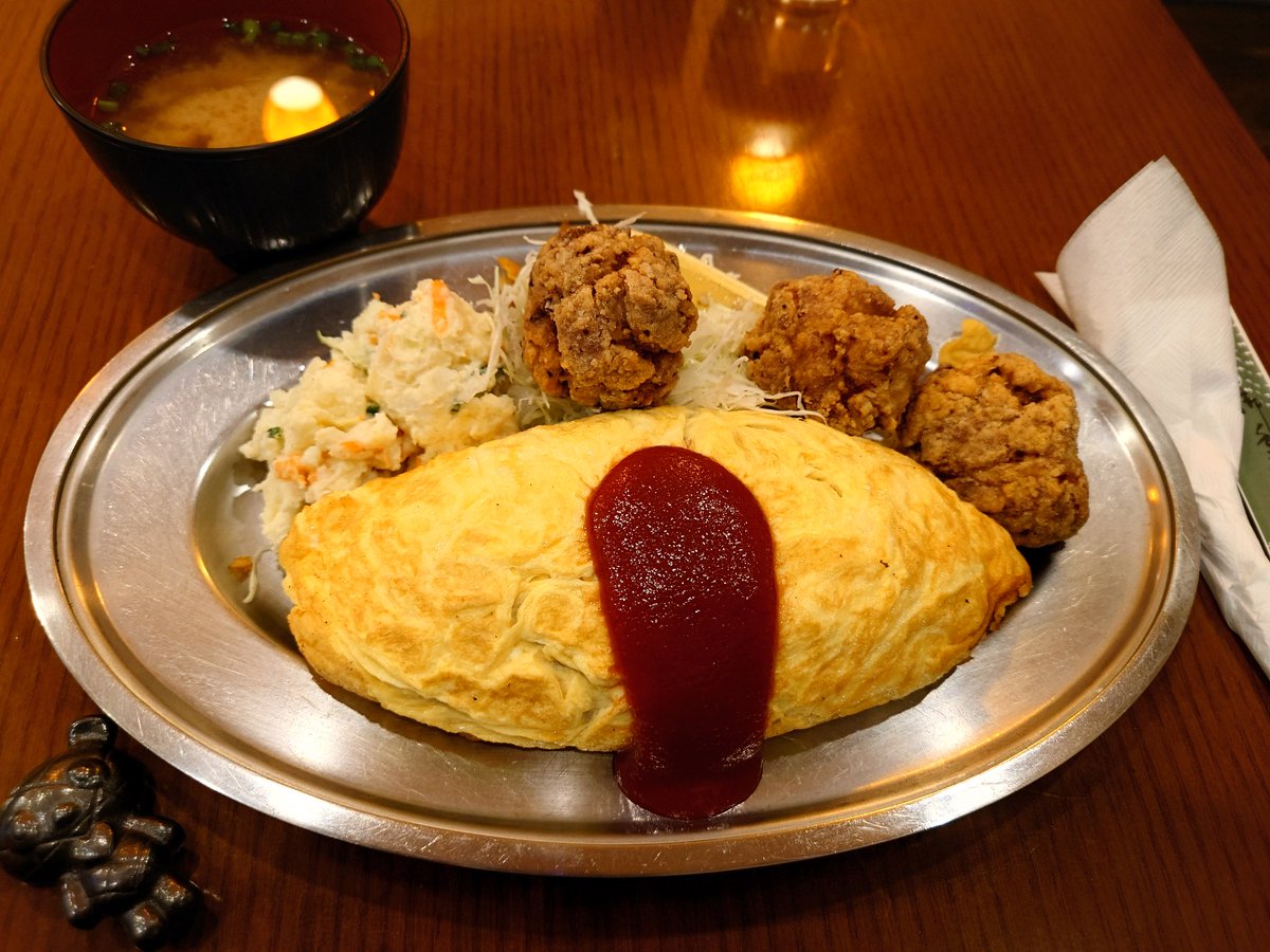 C7Ln4b's tweet image. 今日のランチは中目黒駅で
洋食です😙

オムライス大盛・唐揚げのっけ
ポテトサラダのっけ

チキンがごろごろ入った
チキンライス
唐揚げは二度揚げしてあるので
外はカリカリ、中はしっとり

並ぶ覚悟で行って下さい

キッチン パンチ
東京都目黒区上目黒2-7-10 
tabelog.com/tokyo/A1317/A1…
＃中目黒