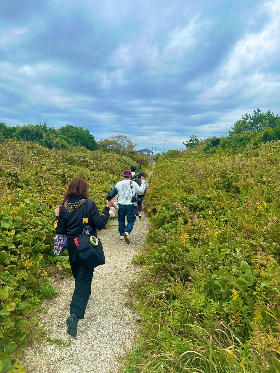 風が心地よい

秋空の低い雲とブタクサ...

ブタクサ！！？！？？🤧💦