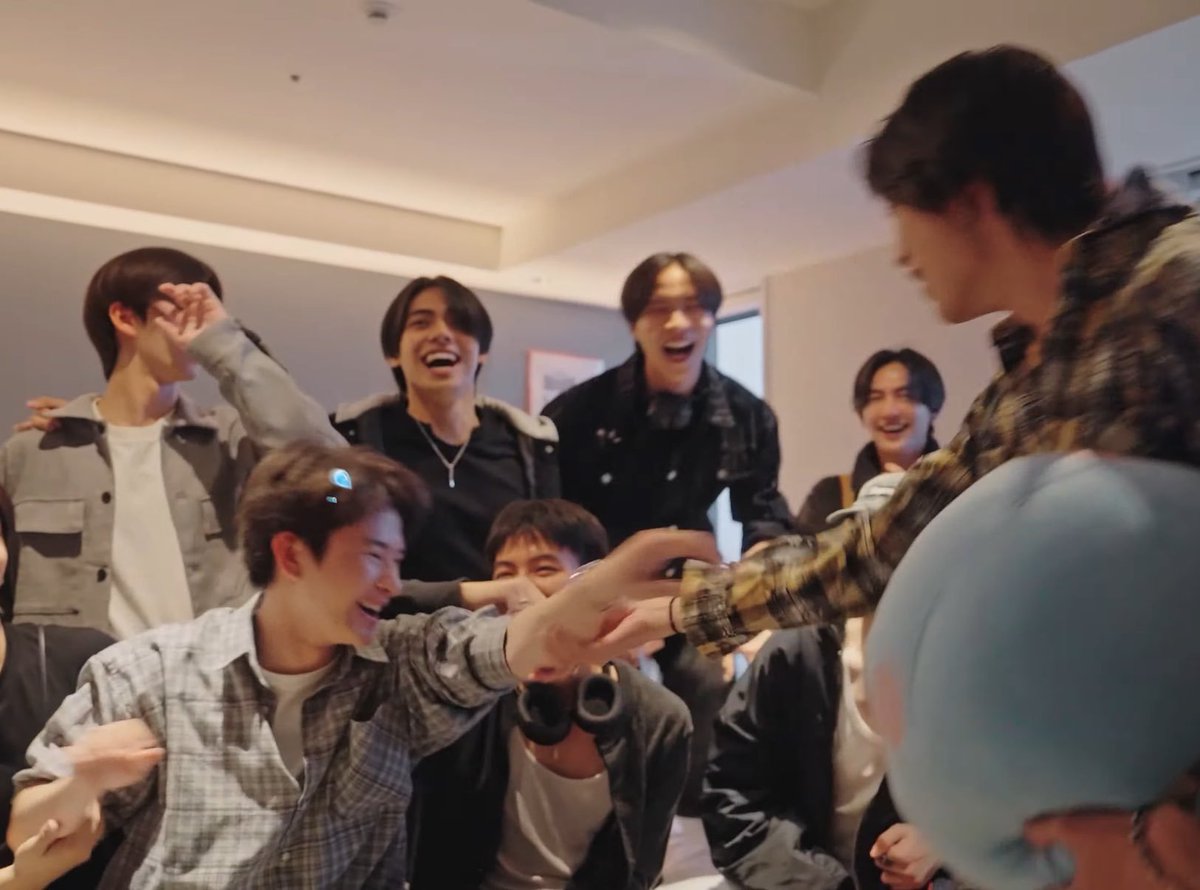 นี่เข้าใจอาการน้องไทยทุกอย่างแล้ว แช่มฮีซึนของฮีอยู่ตั้งนาน จู่ๆ เดินมาคว้ามือแล้วพูดว่า "มึงนอนกับกู" เผลอคิดว่ากำลังดูซีรีส์น่ะ 😭