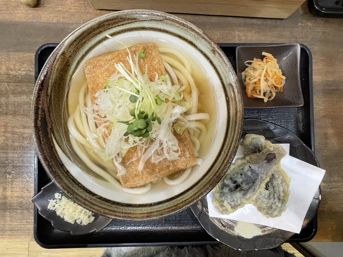 この間稽古の中空きで食べたうどん屋さん美味しかったんだぁ。
なす天も揚げたてで、お出汁の味も優しくて…最高でした…。