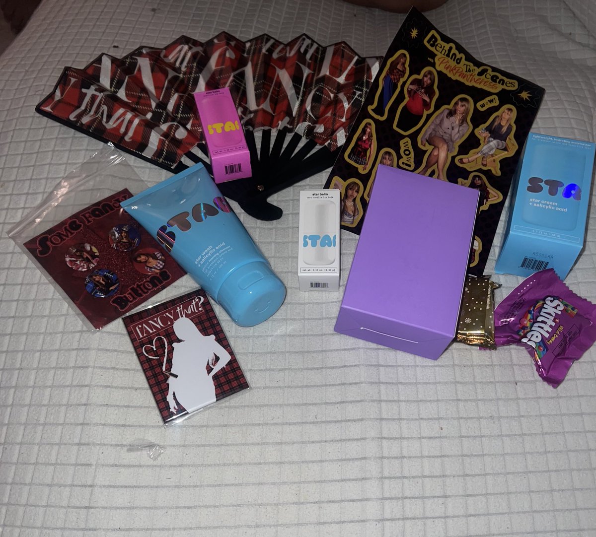 pinkpantheress got me a gift bag 🥺 i love u babe