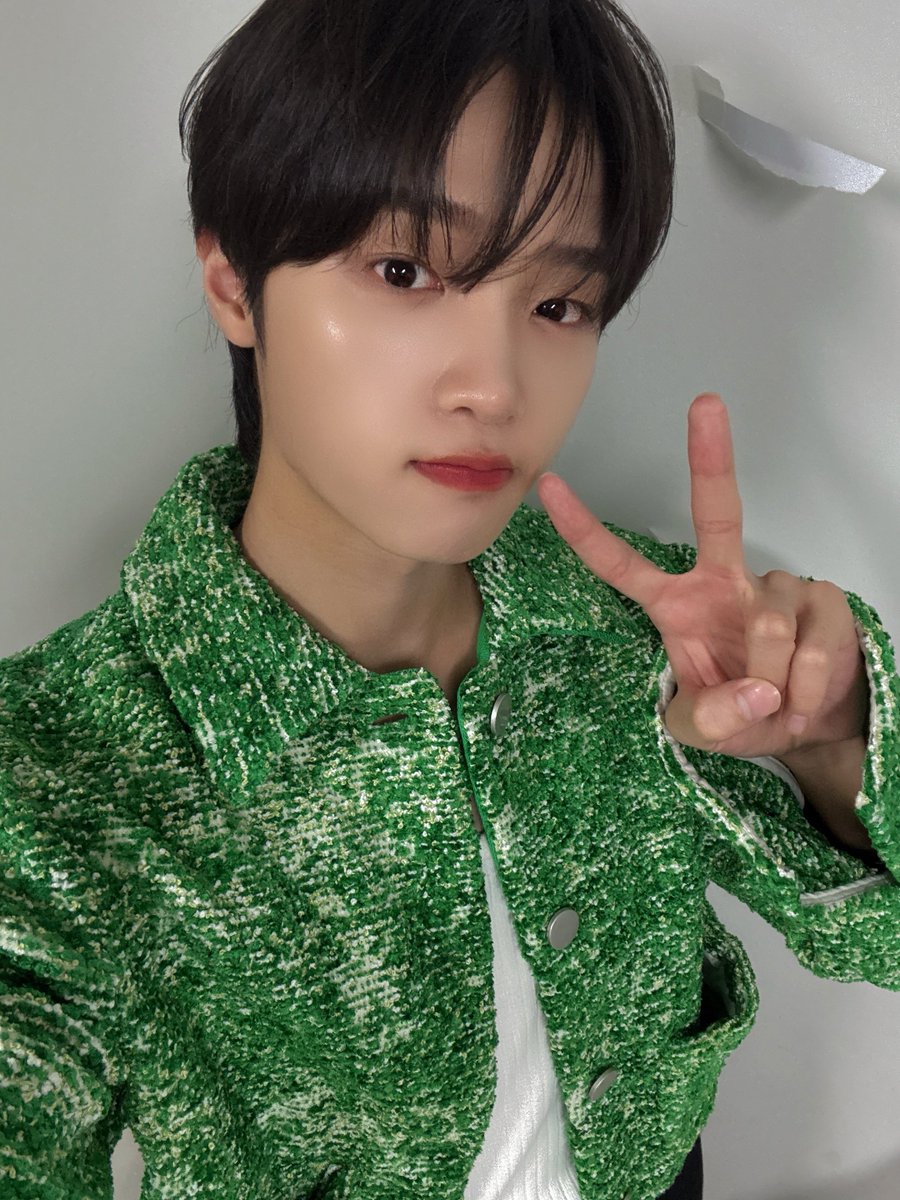 sondongpyo_dsp's tweet photo. [⏰]
잠시 후 오후 11시 20분 '진서연의 NO' 11화에 동표가 출연합니다!

뾰의 광채는 꼬미들을 반응하게 해🩵
뾰 보러 같이 갈래?😘

#손동표 #SONDONGPYO
#유튜브 #진서연의NO https://t.co/3QaUBwtfTw