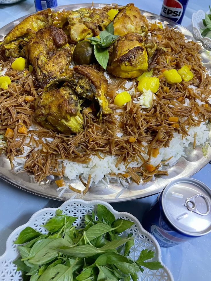 اليوم شلون تعرف جارك(مقاطع) من تشتم ريحة شعواط مال اكل 😊