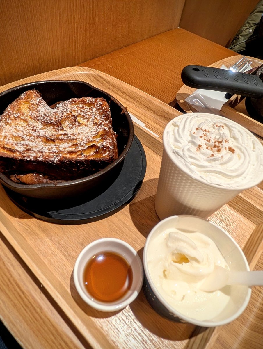 _shiki_cos_'s tweet photo. 夏芽にお誕生日お祝いしてもらってる！一緒に美味しいもの食べれて凄く嬉しい☺️ https://t.co/DkdWaxWryC