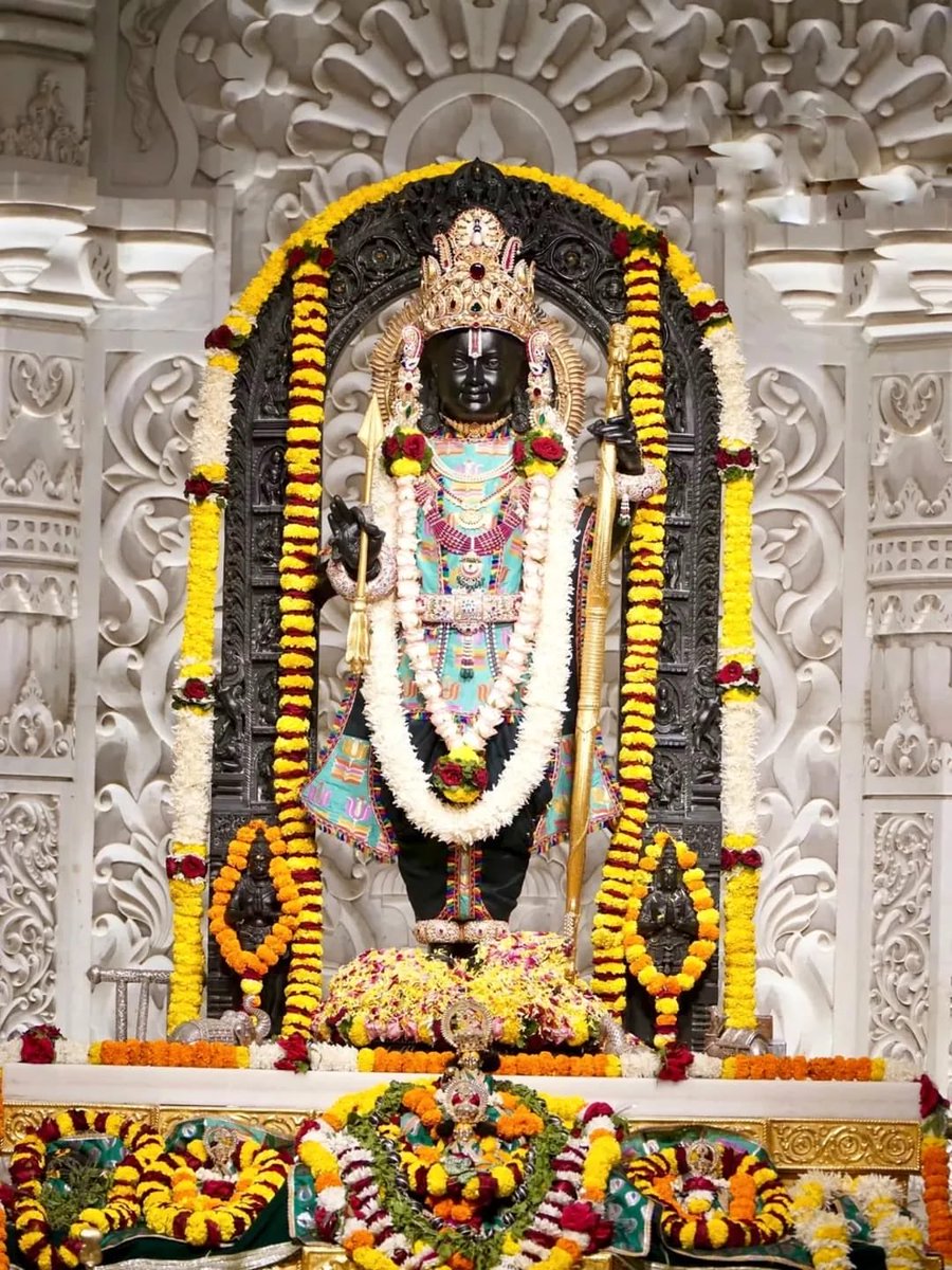 nisheets's tweet image. भक्तिं प्रयच्छ रघुपुंगव निर्भरां मे
कामादिदोषरहितं कुरु मानसं च॥

O best of the Raghu clan, grant me your unfailing devotion and free my mind from the defects of desires etc that bind

#Meditation #Spaces
#Sacred #Ayodhya 🛕