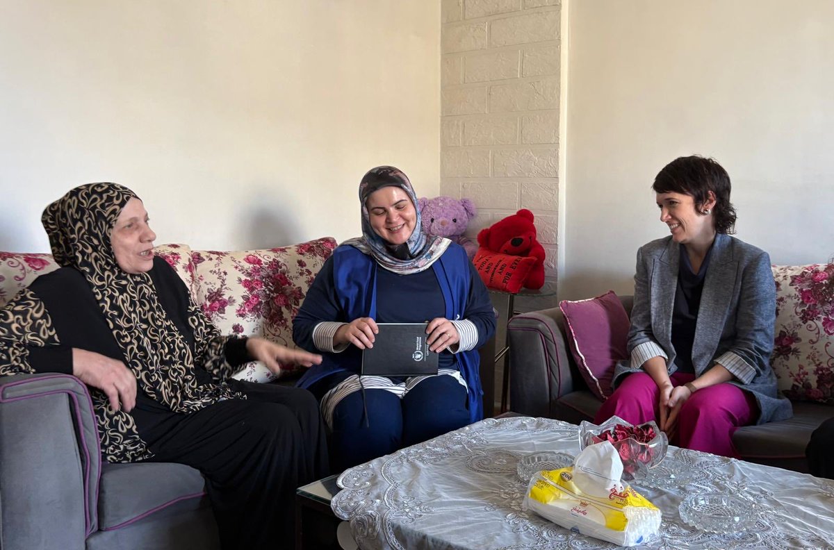 CanadaLebanon's tweet image. 🇨🇦🤝🇱🇧 Strengthening social protection for Lebanese families.
Sharon Peake met Minister Hanin Sayed @SocialAffairsLb &amp;amp; joined @WFP teams in Tripoli—visiting Qobbeh Centre, a school kitchen, &amp;amp; meeting Nahida, an AMAN beneficiary.
#CanadaInLebanon #SocialProtection