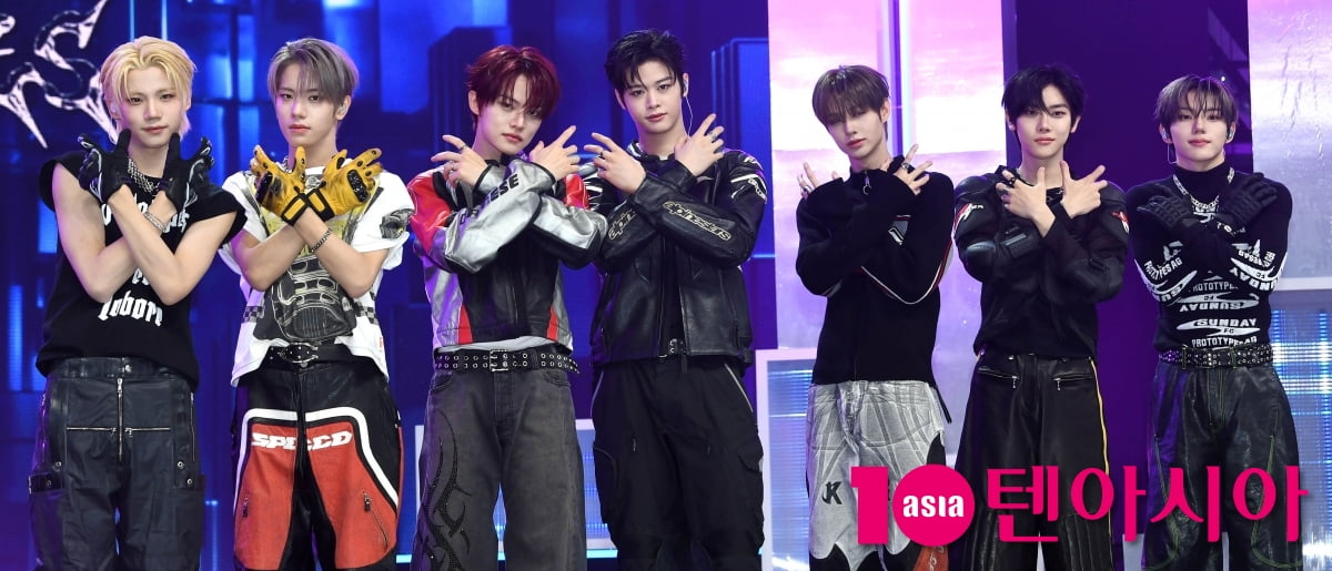 tenasia_'s tweet photo. 클로즈 유어 아이즈, 미니 3집 '블랙아웃'으로 컴백

https://t.co/YM5GmgIHhb (📸)

그룹 클로즈 유어 아이즈가 11일 서울 강서구 등촌동 SBS 공개홀에서 열린 미니 3집 '블랙아웃' 쇼케이스에 참석해 포즈를 취하고 있다.

#CLOSEYOUREYES #CYE
#blackout #CYEミニ3集
#MediaShowcase #ショーケース https://t.co/T8vWL9oOQd