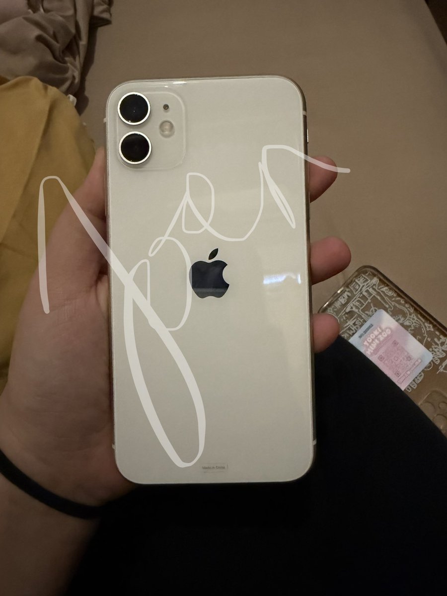 indiebangsat's tweet image. WTS iphone 11 64gb ex ibox 

- beli tahun 2023, pemakaian pribadi
- BH 73%
- all ori parts, gak pernah service 
- condition 99% good 
- free kepala charger baseus 20w + tempered glass
- ada box 
- icloud, face id, true tone aman 

Minat dm/wa 08990626746