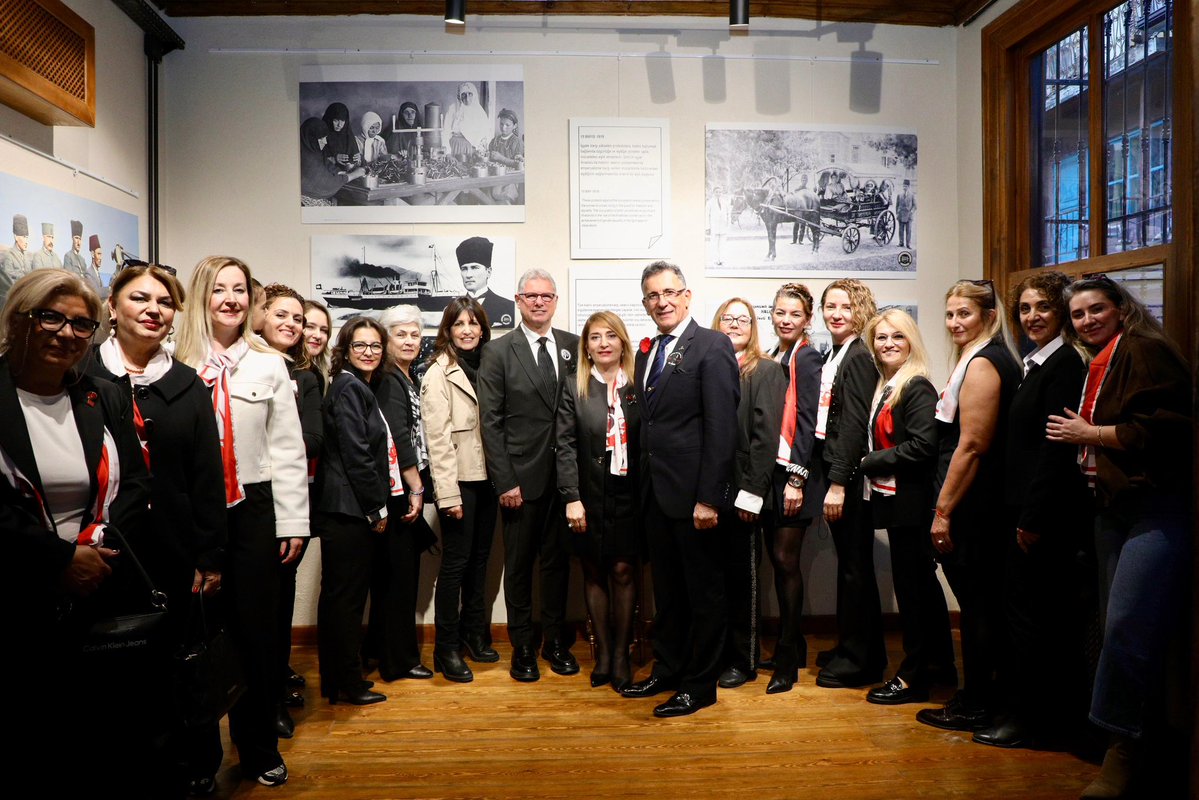 Cumhuriyet Galerisi’nde Türk kadınının bağımsızlık öyküsü yankılanıyor. 
Türk Kadınlar Birliği iş birliğiyle düzenlediğimiz “Harem’den Cumhuriyet’e Türk Kadınının Bağımsızlık Öyküsü” sergisini 25 Kasım'a kadar pazartesi günleri hariç 12.00-20.00 saatleri arasında gezebilirsiniz.