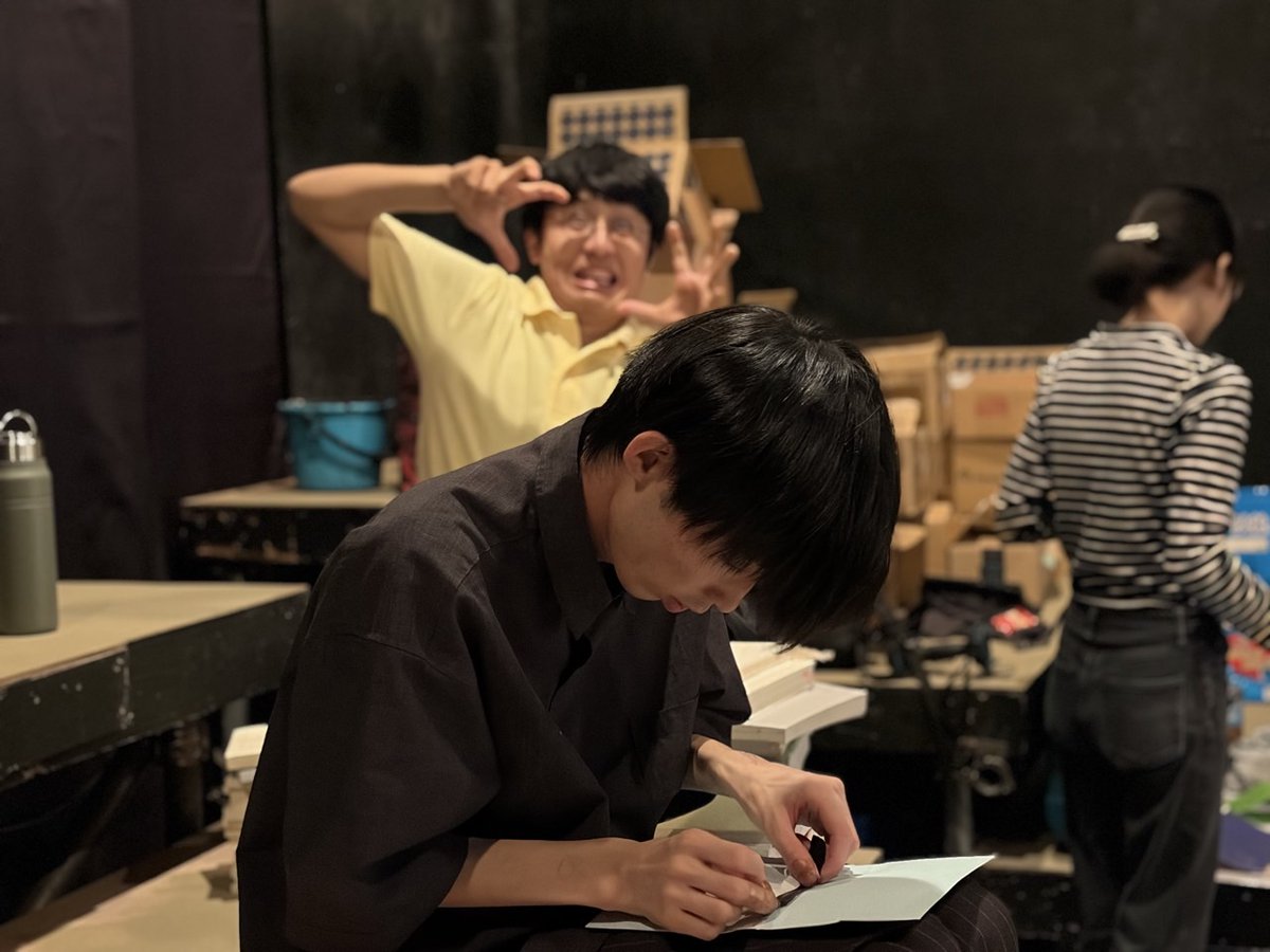 ryu_ryu_shinku's tweet image. 今回も衣装小道具チーフを兼任していましたが、いつもとは比にならない忙しさでした。ご協力いただいた皆さまには感謝してもしたりません。

あんまり裏話をするのもどうかなとは思ったのですが、最後ですし少しお伝えできたらな、と思います🙏

#劇団眠ポ
#劇団眠ポ_四夜目