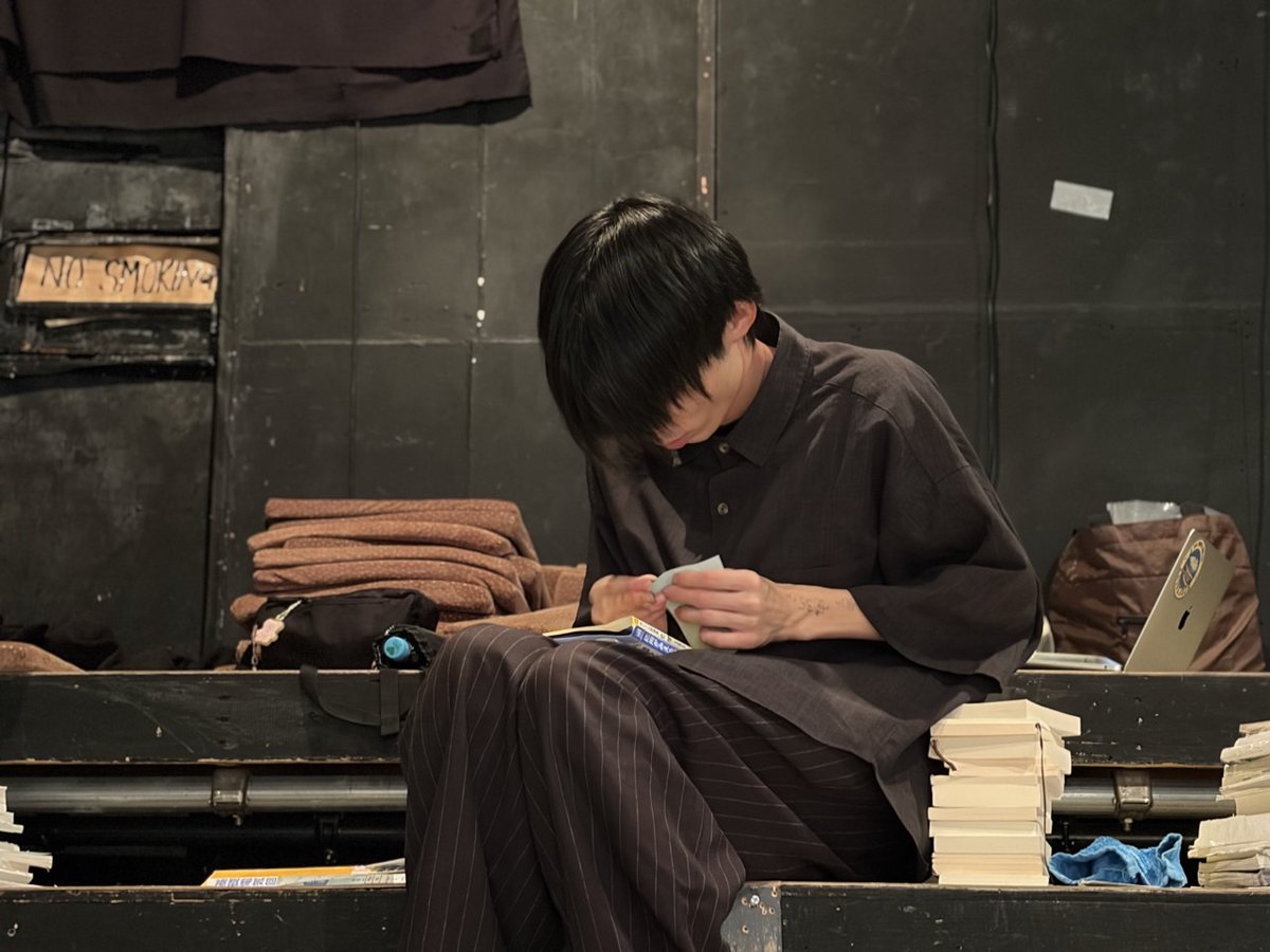 ryu_ryu_shinku's tweet image. 今回も衣装小道具チーフを兼任していましたが、いつもとは比にならない忙しさでした。ご協力いただいた皆さまには感謝してもしたりません。

あんまり裏話をするのもどうかなとは思ったのですが、最後ですし少しお伝えできたらな、と思います🙏

#劇団眠ポ
#劇団眠ポ_四夜目