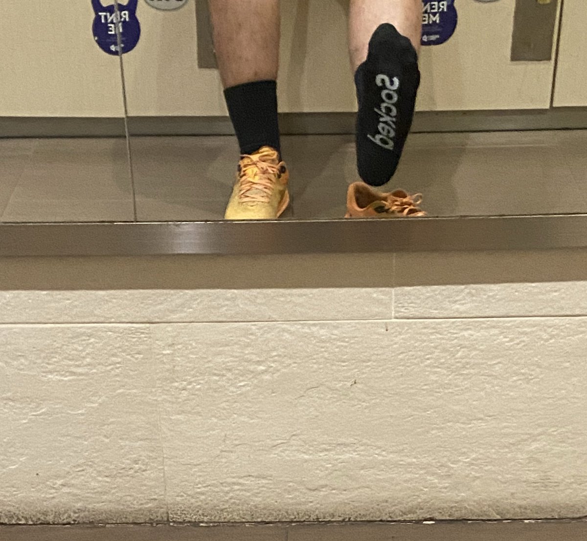 hrdbacot's tweet photo. #DariDM kaos kaki kelen apa yang nyaman buat kerja? Kalau gw pake brand lokal. Socked.
Beli pas ada event energy of id di sudirman. Nyaman. Tebel. Di bagian heels dan toe agak tebel.
Dicoba dipake buat lari road/trail jg oke. https://t.co/Wyg4rSAGtC