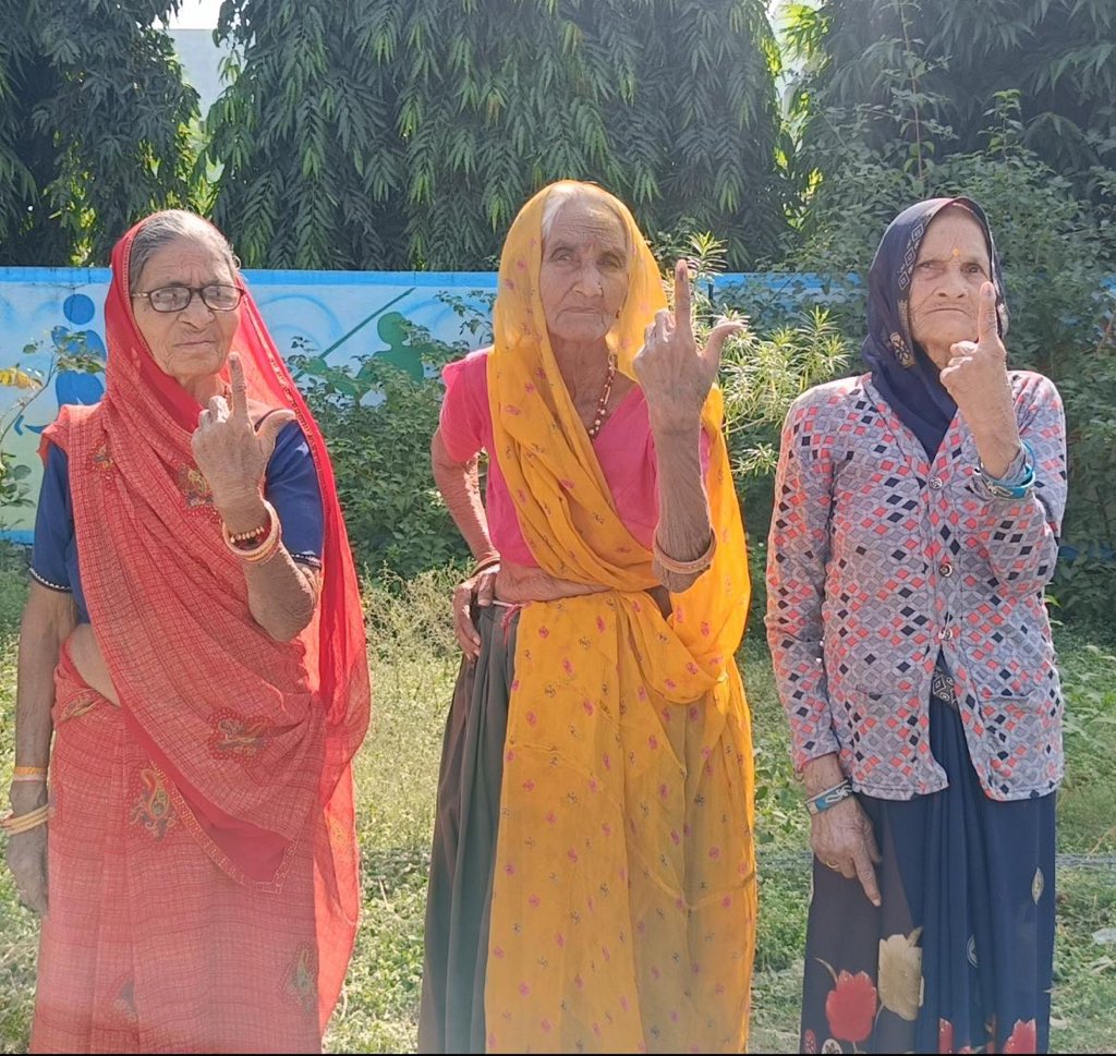 CeoRajasthan's tweet image. 👉अंता विधानसभा उप चुनाव-2025 : 👉मतदान जारी 
✌️सशक्त लोकतंत्र के लिए हमने किया मतदान... मतदान के बाद गौरान्वित वृद्ध महिला मतदाता 
@ECISVEEP 
@spokespersonEci
@DIPRRajasthan
@DcDmBaran_
@eroanta193 
@DDNational
@Airnews_jaipur
#GenZVotes #BeTheChange #FutureInYourHands…