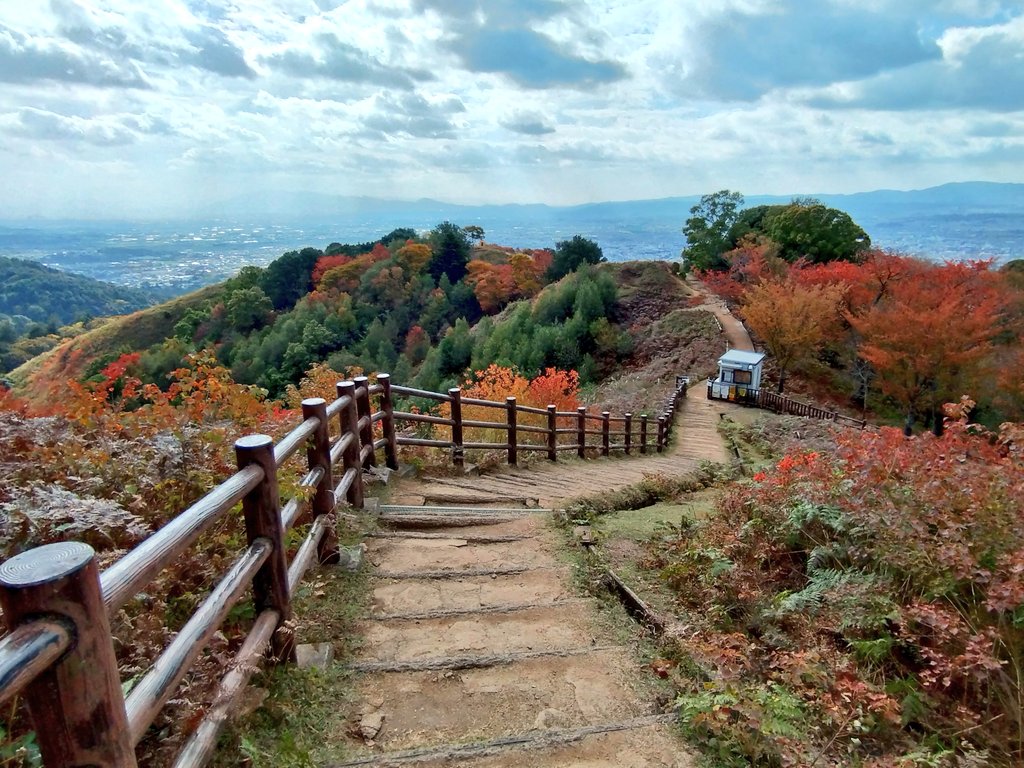 ランチタイムは奈良市憩いの山 若草山から😃
◾特小(比良山L14-08)
ひょうごDT36局　きょうとNY203局　しがYY101局
きょうとJP405局
◾特小(音羽山L15-08)
ひょうごDT36局
◾特小(奈良南部(仮)L12-08)
きょうとMH130局
◾LCR
ならSH117局　ひょうごDT36局
◾D-STAR(桜井430)
JR3F※※局
TNX FB QSO🙇‍♂️