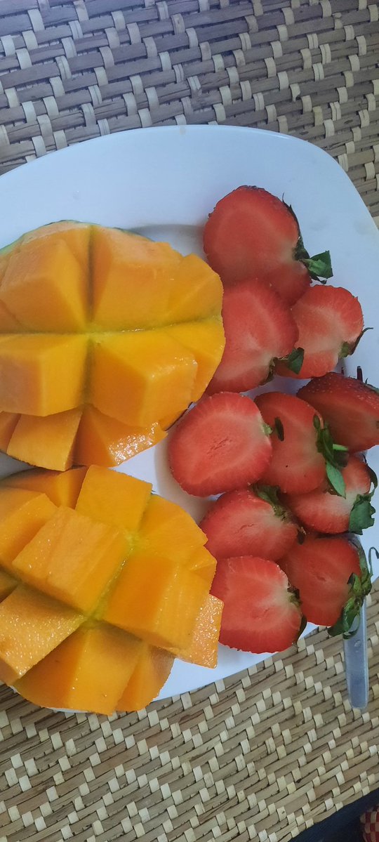 Alhamdulillah.

Hujan. 
Bawalah semua dukaku, hanyut bersamamu.