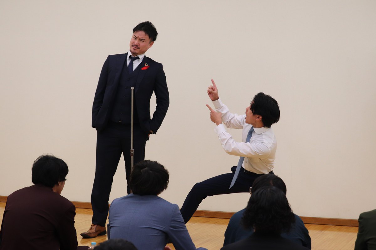 nscosaka's tweet image. 🌟ZERO STAGE10月度上位者特別授業🌟
＃ななまがり 講師

11組の現役生のネタを見てアドバイスをくださいました！
一組一組に向き合い、ネタの感想と生徒の質問にも時間をかけて丁寧に答えてくださいました！
貴重なお時間をありがとうございました🕊✨

#nsc
＃お笑い