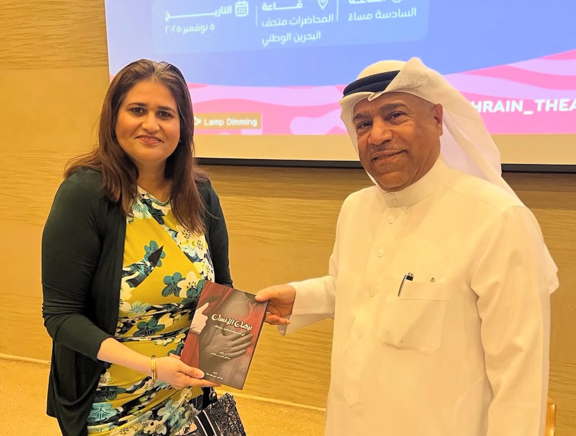 Shaimaalwatani's tweet image. تدشين كتاب ( نبضات الإنسان، في مسرحيات إسماعيل عبدالله ) للعزيز الدكتور عباس القصاب . 
#شيماء_الوطني