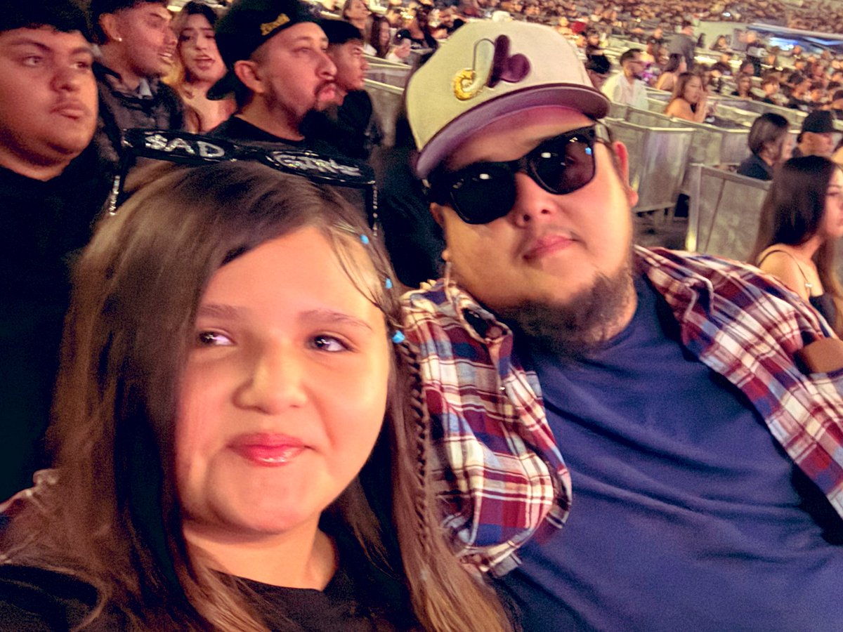 ZepedaJay's tweet photo. My princess always gets what she wants!  #juniorH #Hollywoodbowl https://t.co/jgy58TD3o1