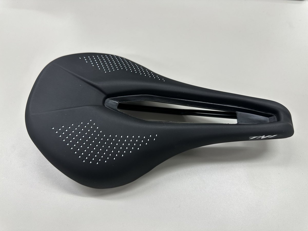 TNIより新しいサドル2種類入荷しました。 ・TNI Veloxカーボンサドル