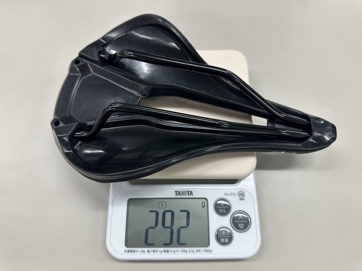 TNIより新しいサドル2種類入荷しました。 ・TNI Veloxカーボンサドル