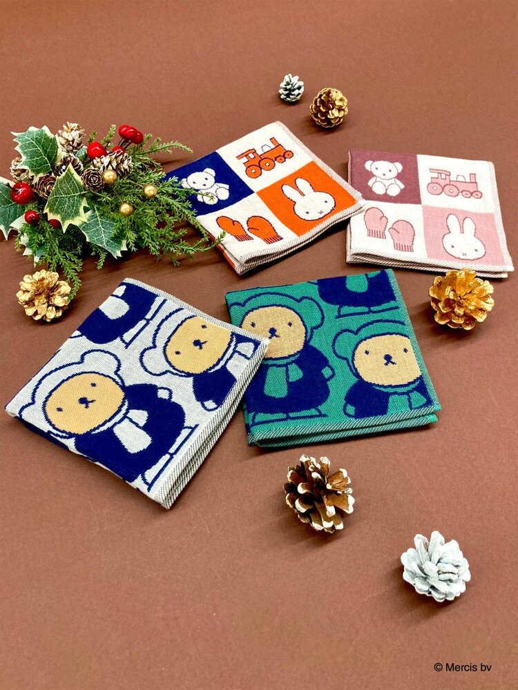 ミッフィーのクリスマス限定ハンカチ、コートに身を包む「ボリスとバーバラ」 - fashion-press.net/news/140130