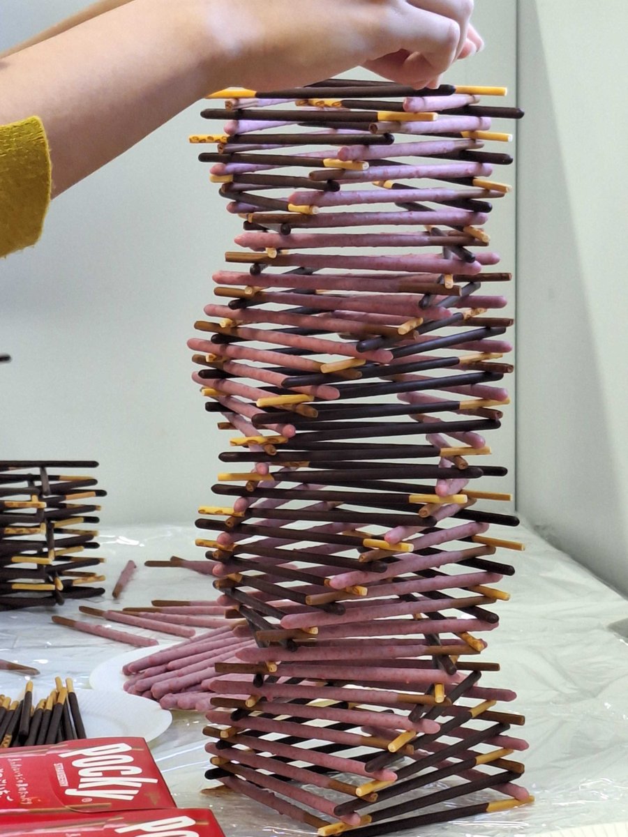 NU_GS_Science's tweet image. ー大学の日常ー

#ポッキープリッツの日
本日の #おやつ は #二重らせん ！

この後美味しくいただきました！

@阿部研究室
biochemistry.chem.nagoya-u.ac.jp/index-e/

#名大 #理学
Photo by Team Abe-lab.