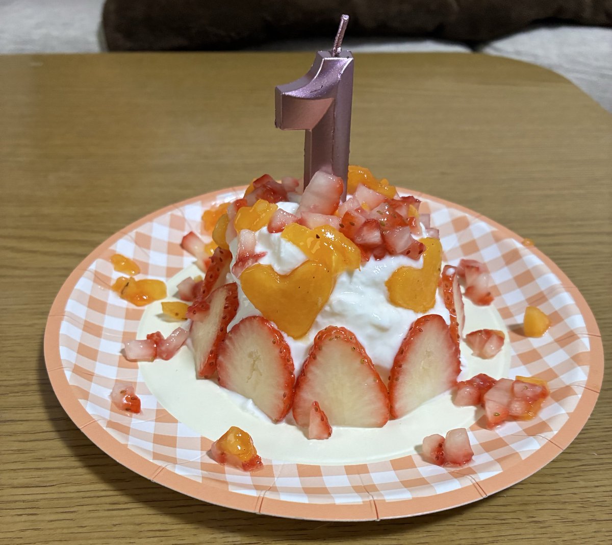 pu_ko_pu_ko's tweet photo. ついに１歳を迎えましたハッピー！！！！！これはビビって全くスマッシュされなかったスマッシュケーキ！！！！！！ https://t.co/Hc40QRKTo1